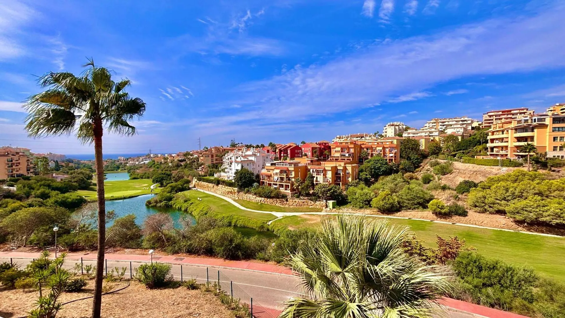 Precioso Apartamento En Riviera Con Vistas Al Mar Y Al Golf Apartment Malaga